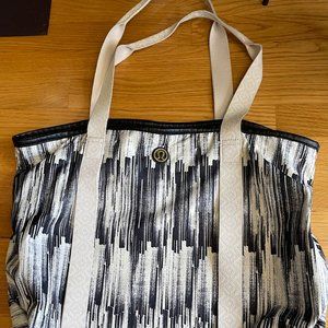 lululemon multi-pocket bag